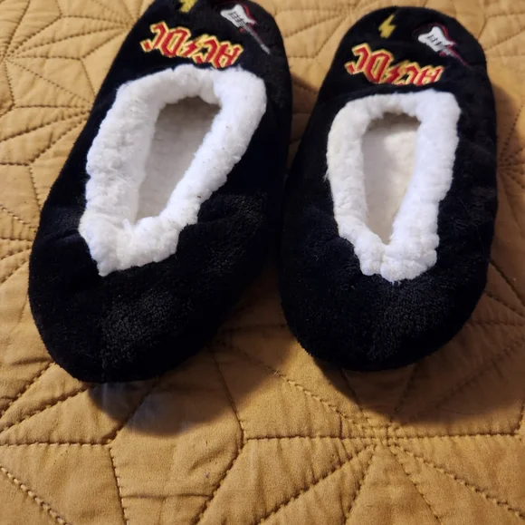 AC/DC slippers - Picture 3 of 3